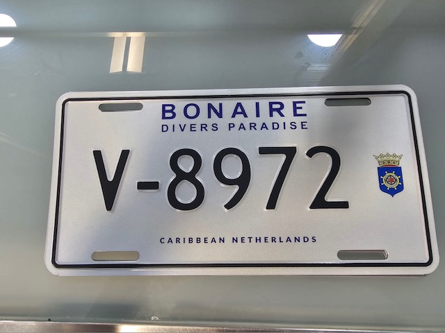 Kenteken V-8972 Bonaire Divers Paradise